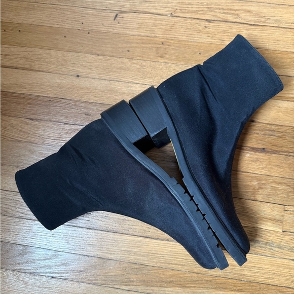 Stuart Weitzman Gore-Tex Square Toe Block Heel Ankle Boots | Size 7 - Picture 2 of 7